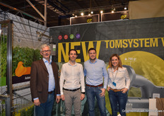 Dirk-Jan Haas (Hortiware) op de foto met Albert Lizarraga, Miguel Redondo en Laura Orduňo (Agrifast)